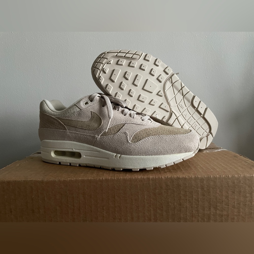 Nike Air Max 1 Premium Desert Sand Suede Size 9